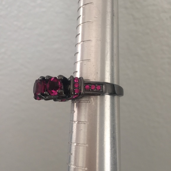 🛍GORGEOUS 10 kt BLACK RHODIUM STATEMENT RING🛍 - Picture 4 of 8